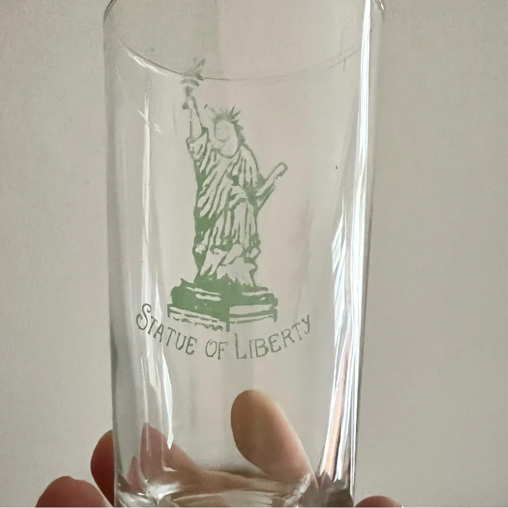Set of Statue of Liberty glasses 7 in all and beautiful condition clear …